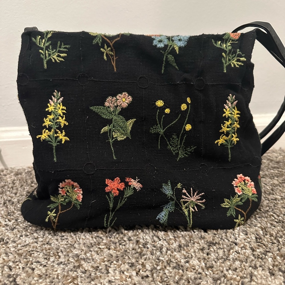 Embroidered purse (floral)